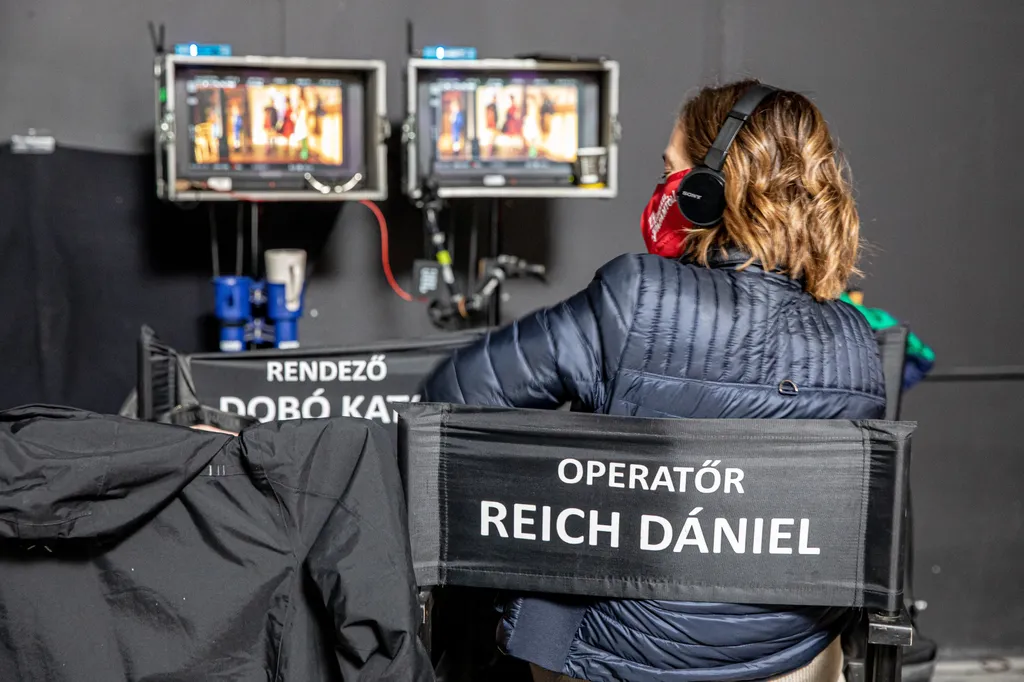 20200930_El_a_kezekkel_a_papamtol_forgatas