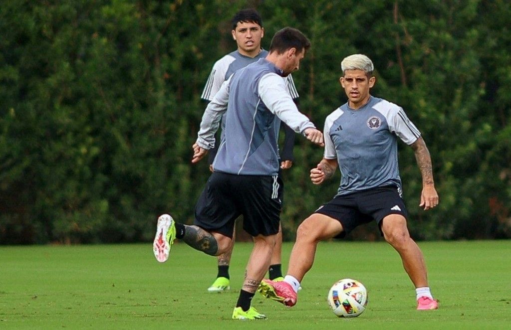Stefanelli (jobbra) pár napja még Messivel edzett Miamiban, most a Vidi játékosa