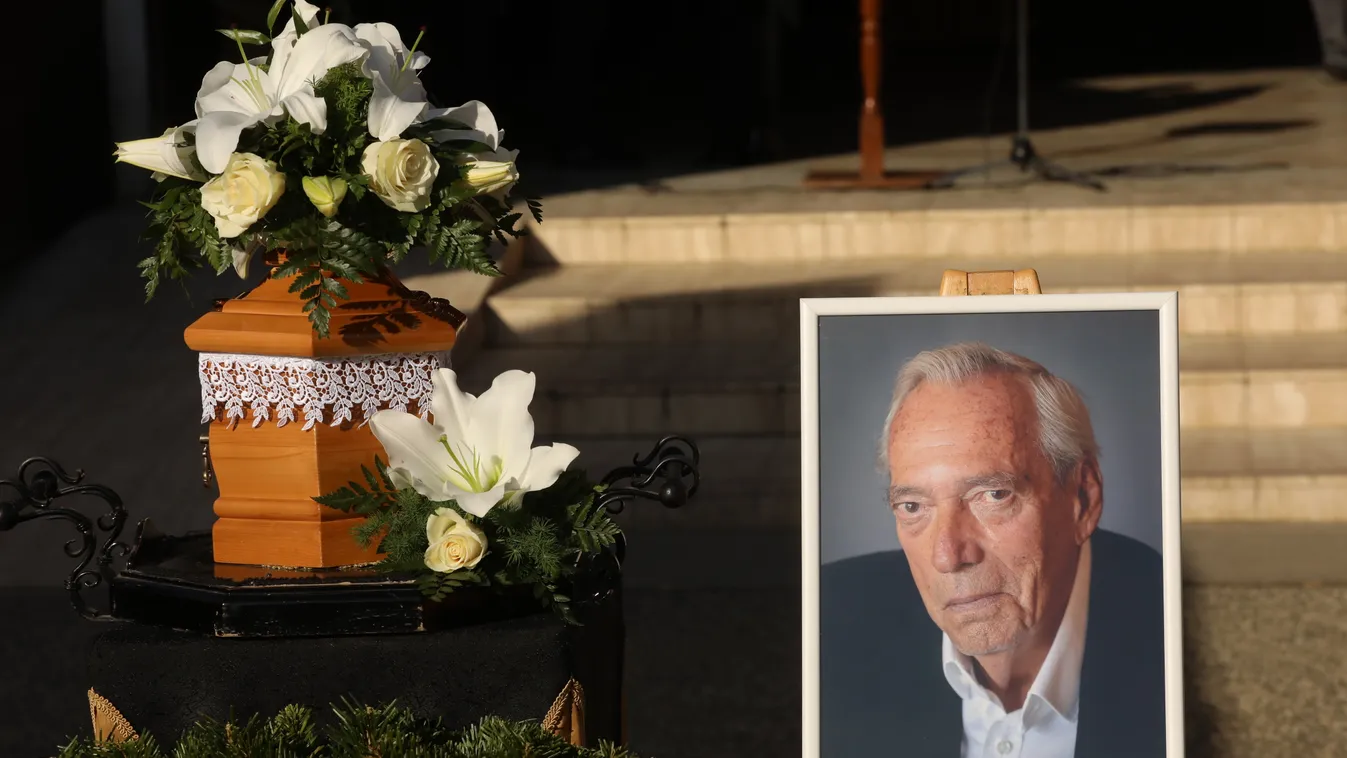 Százak gyászolják Benedek Miklóst - Fotók