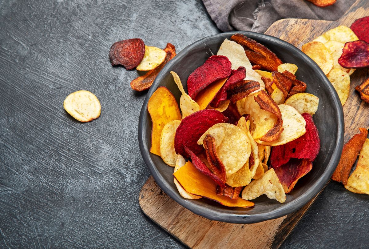 Bowl,Of,Healthy,Colorful,Vegetable,Chips,On,Dark,Background,,Top