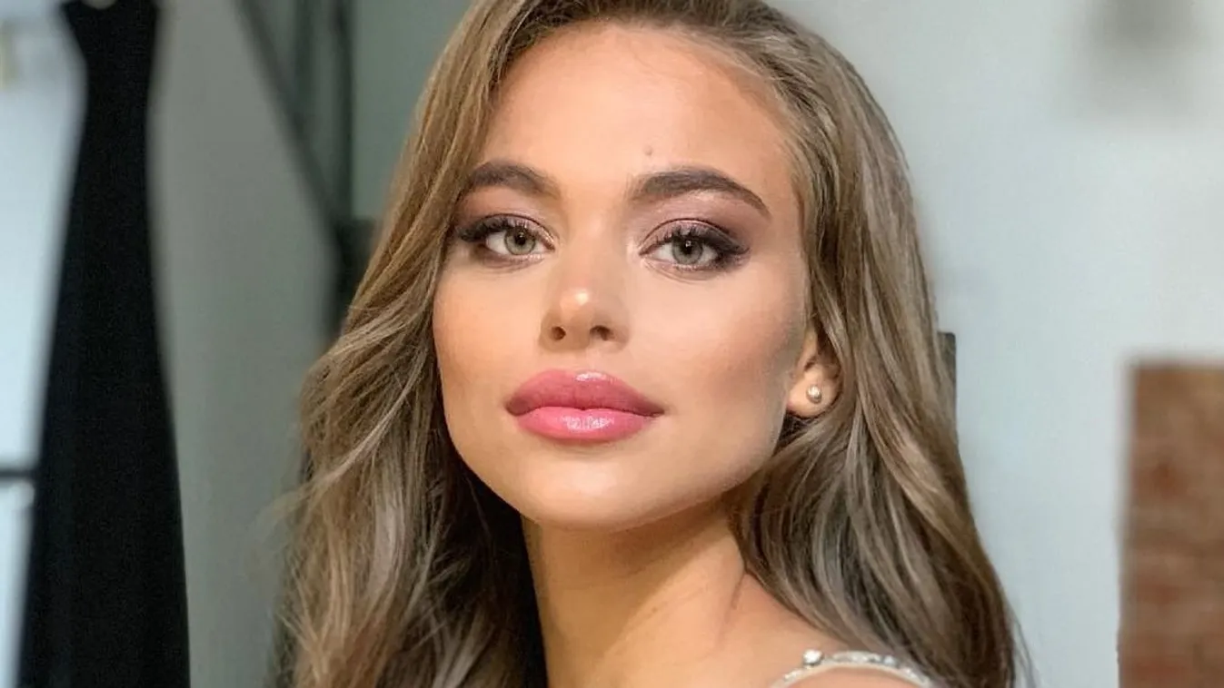 Hatalmasat terpesztett az Ázsia Expressz sztárja - fotó