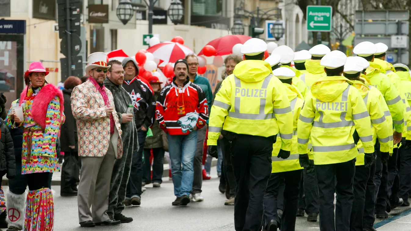 Terrorveszély: Több tízezer rendőrt vezényelnek az utcákra