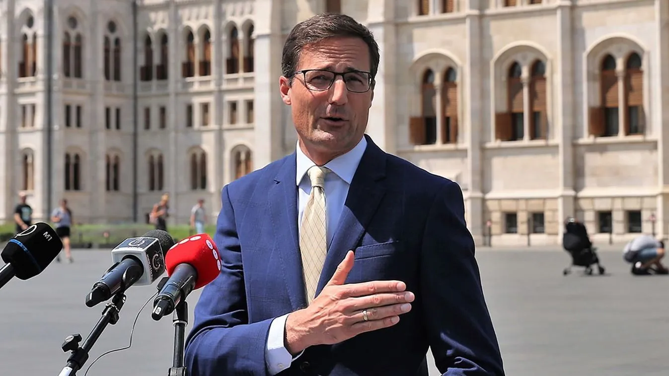 Kacarászva magyarázgatta antiszemitizmusát a Jobb elnöke