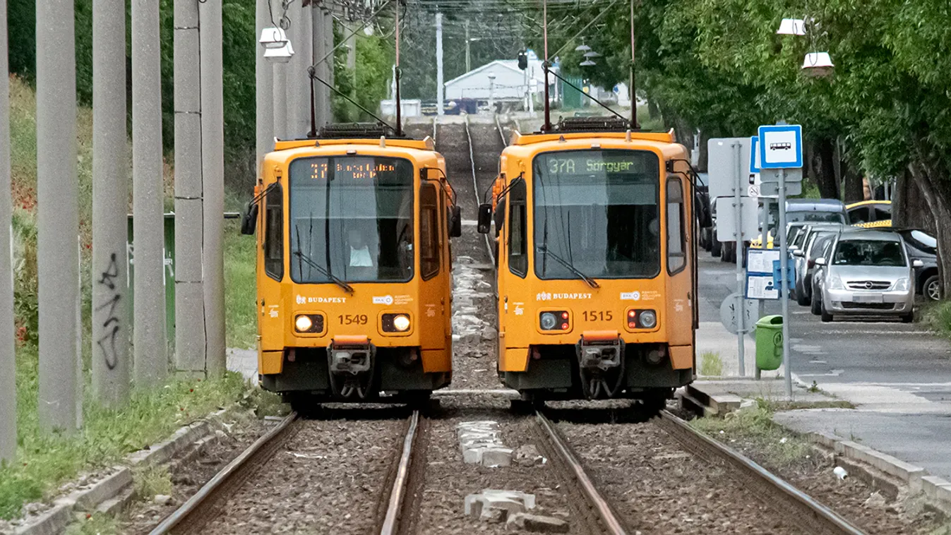 Villamosbaleset történt Budapesten, áll a forgalom