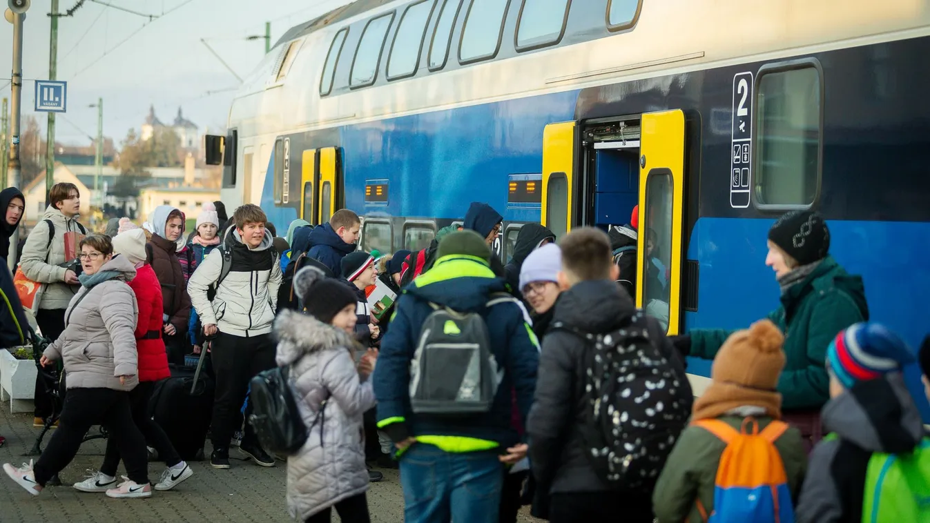 Lázár János: itt a közlekedési rezsicsökkentés