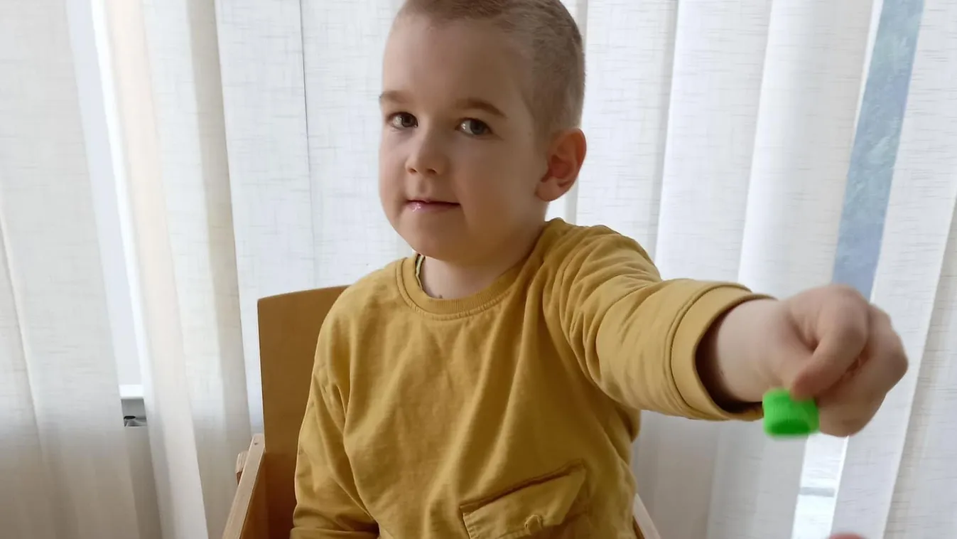 Agyműtét miatt bénult le a 7 éves Peti