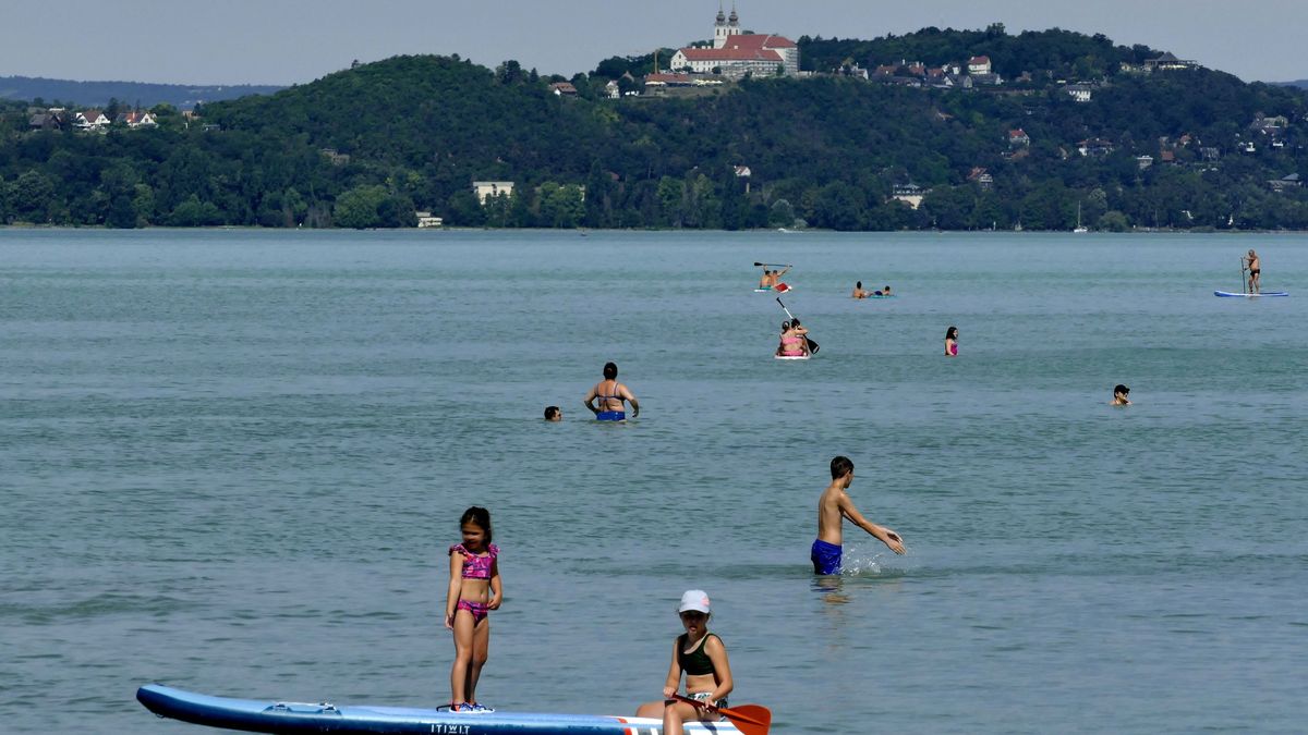 Jó hírt kaptak a Balaton szerelmesei: csak egy dolog ronthatja el a nyári csobbanást