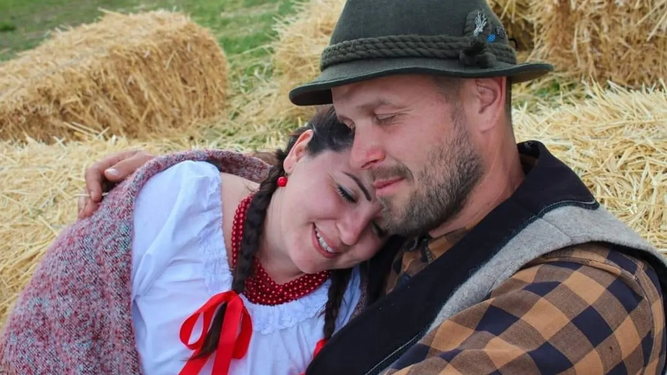 70 kecskével szeli át az országot a magyar szerelmespár