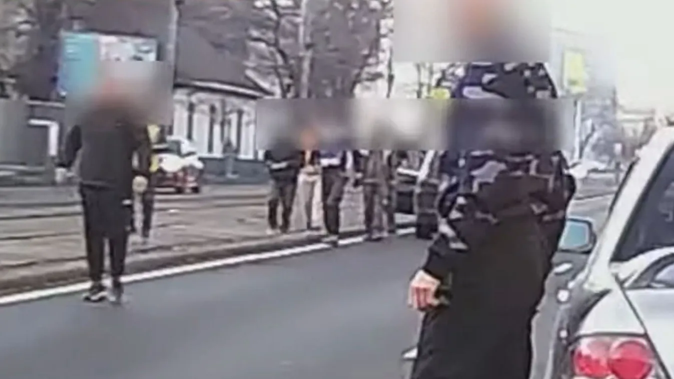 Három autó ütközött, de döbbenet, ami ezután következett!