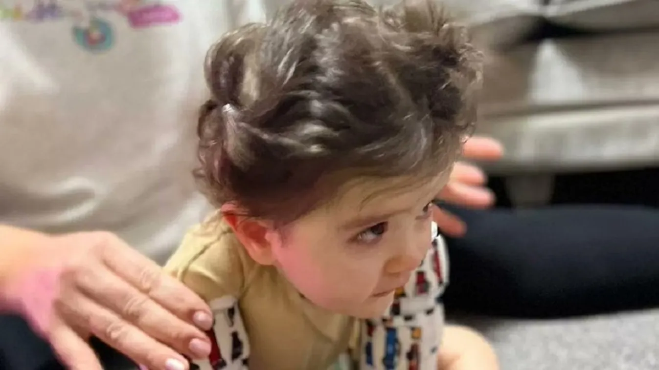 Versenyt futnak az idővel a 18 hónapos SMA-s kislány szülei