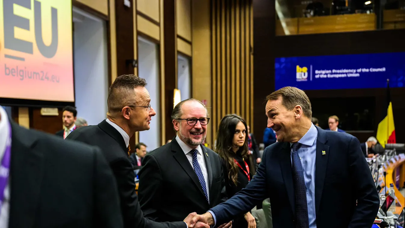 Szijjártó: "Probléma van bőven, már csak a megoldás hiányzik"