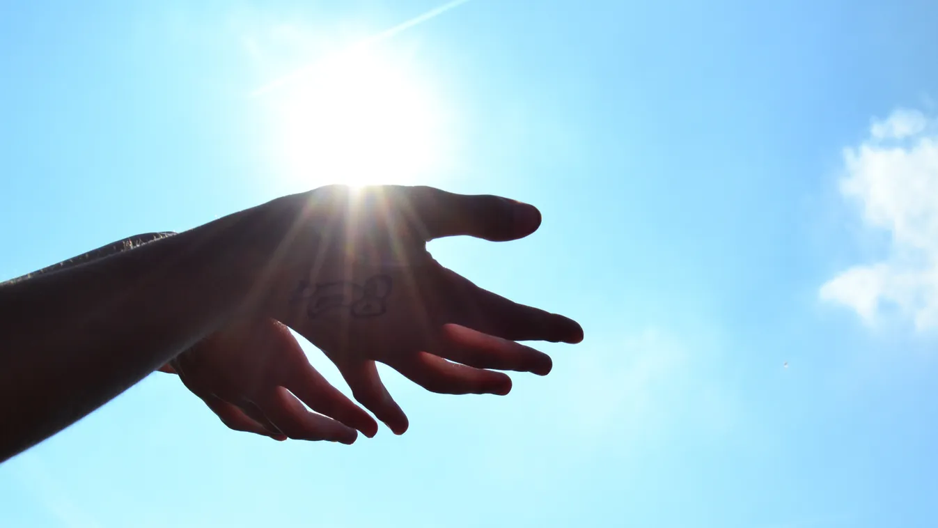 Megtalálták isten maszkját, összeomlott a megtaláló