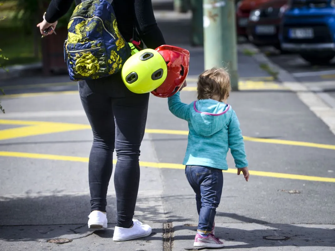 Babaváró baba gyerek séta