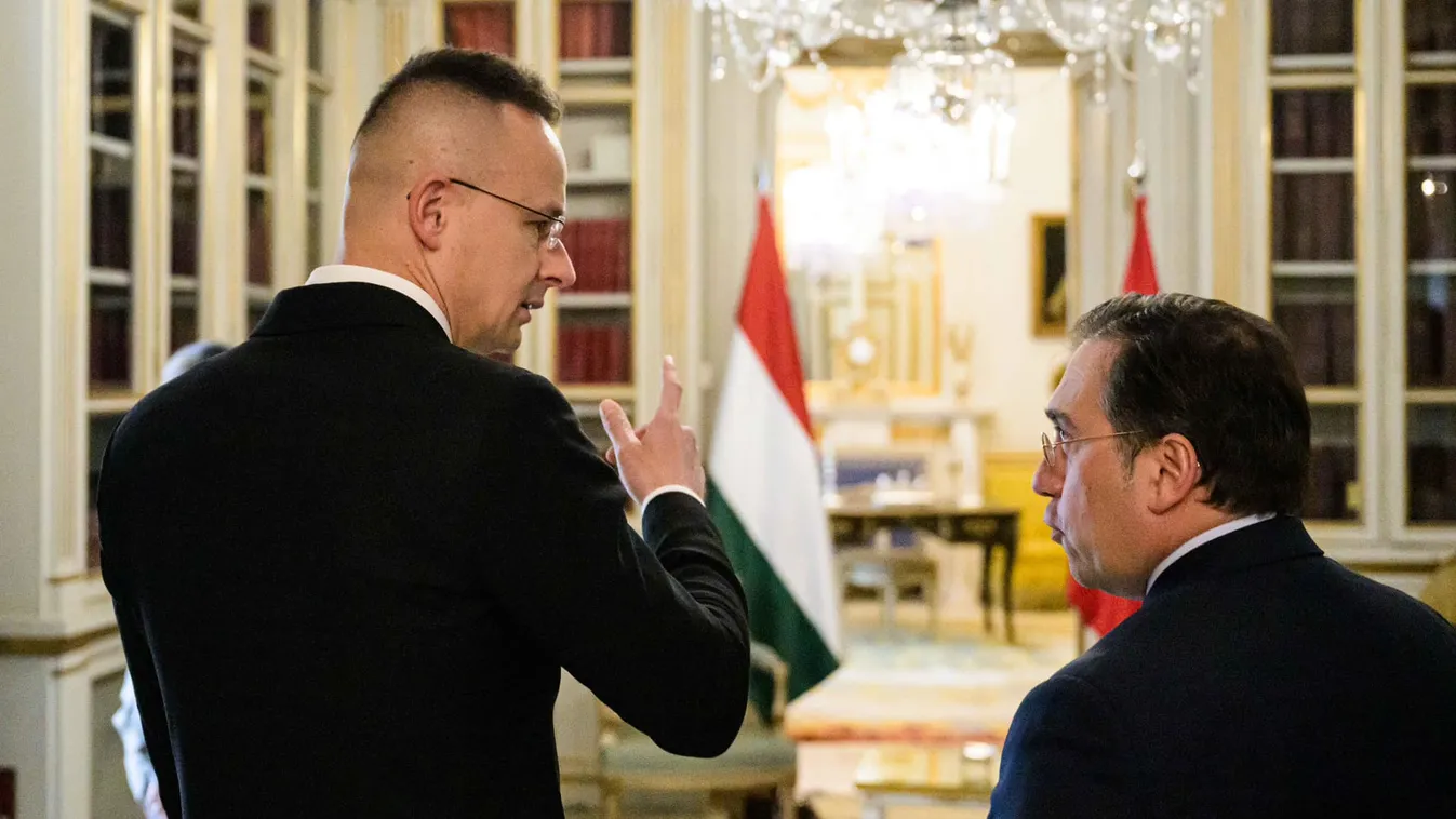 Szijjártó: Radikális változás kell a migrációs politikában