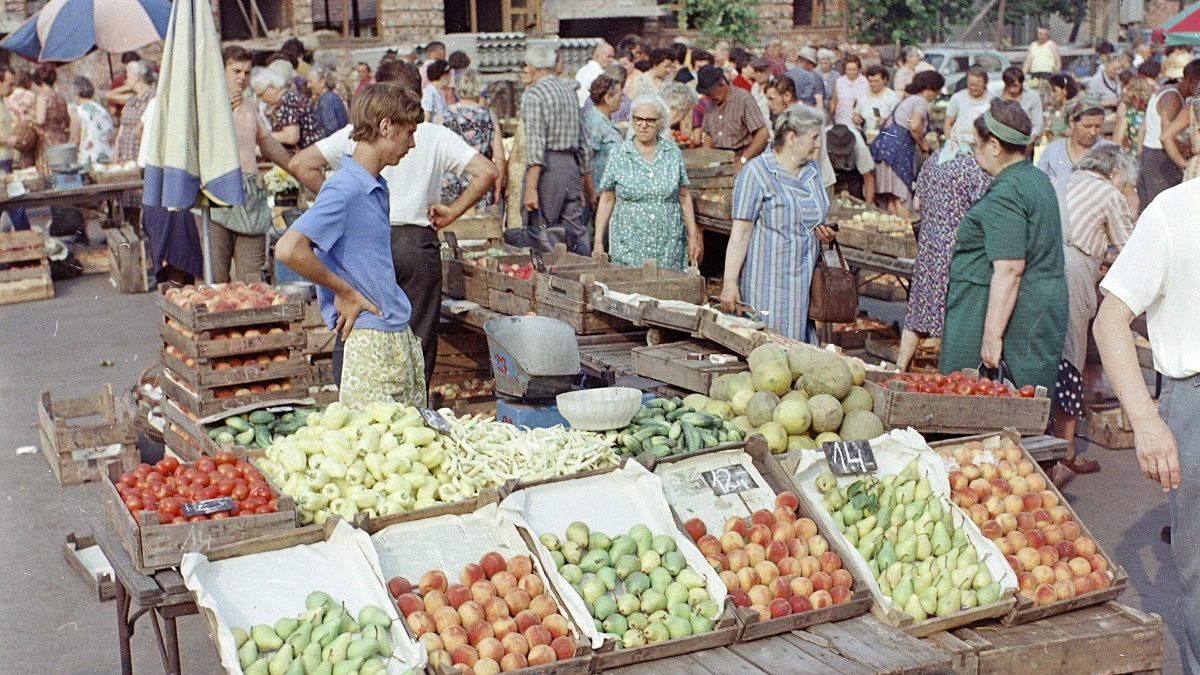 Fotókon: így piacozott a magyar ember a Tesco, a Lidl és az Aldi előtt