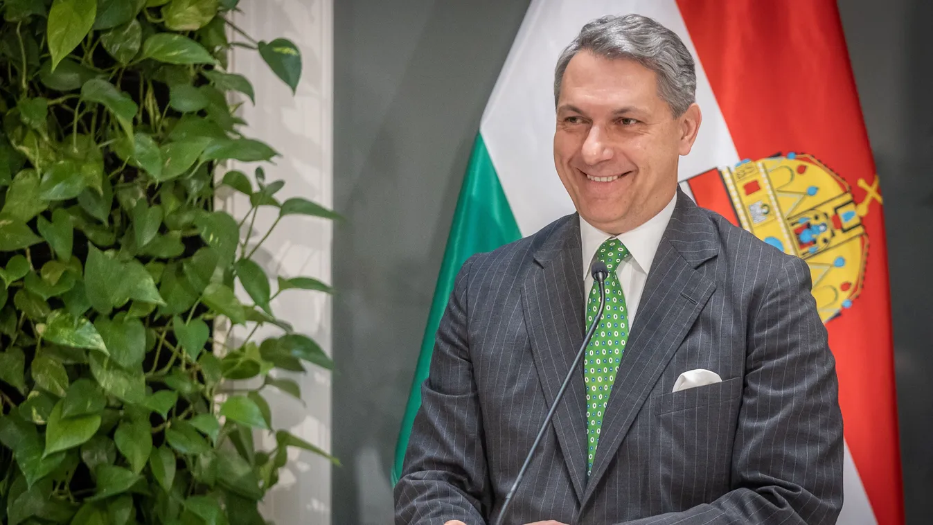 Lázár János: Több tízezer forintot spórolhat egy család