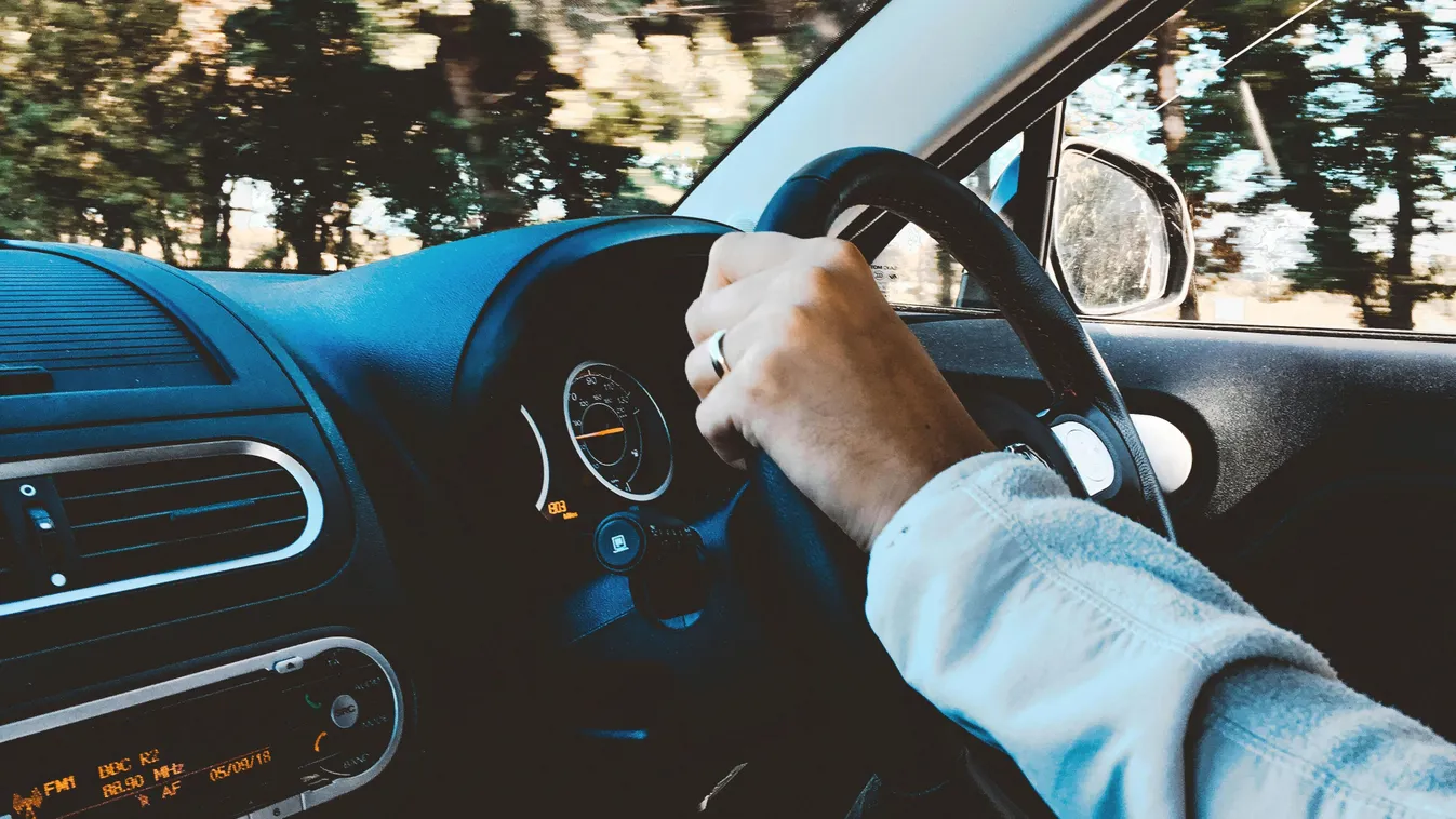 Felújítás miatt egy sávot lezárnak az Árpád hídon Pest felé