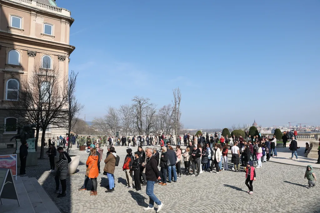 március 15, Nemzeti ünnep, Vár