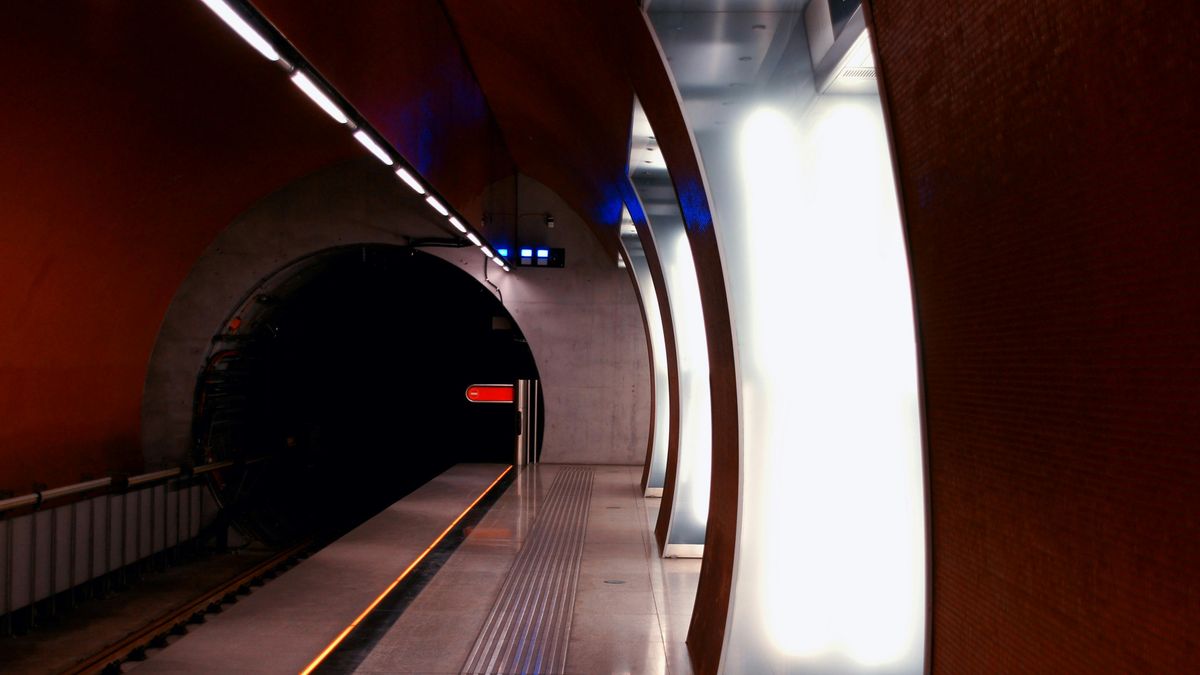 Gázolt a metró, az érkező szerelvény elé löktek egy nőt