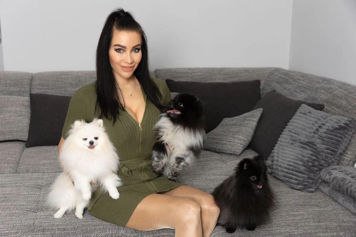 HOT Voksán Virág és az öt kutyája RIPOST