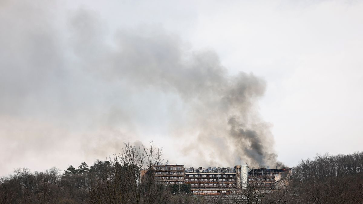 Megrázó fotókon a visegrádi hoteltűz - galéria