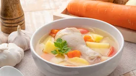 Itt az igazság a nagymamád húsleveséről! Ezért fiatalít meg