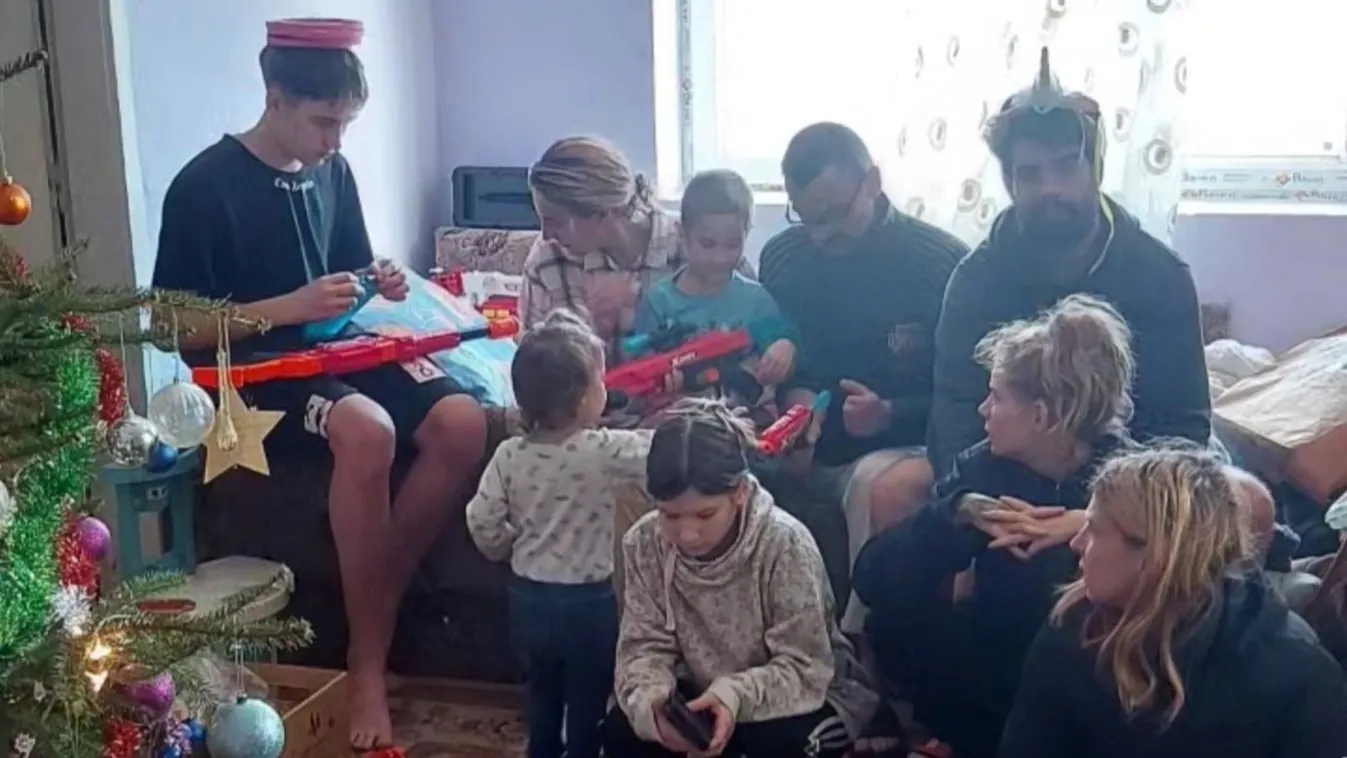 "Hálásak vagyunk az embereknek, nélkülük nem sikerült volna..." - Hazaköltözhet a 8 gyermekes tűzkárosult család