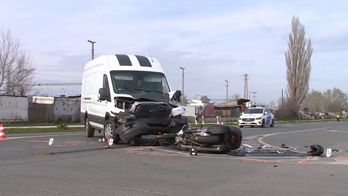 Nem kapta meg az elsőbbséget, kisbuszba csapódott egy motoros Kápolnásnyéknél: esélye sem volt túlélni