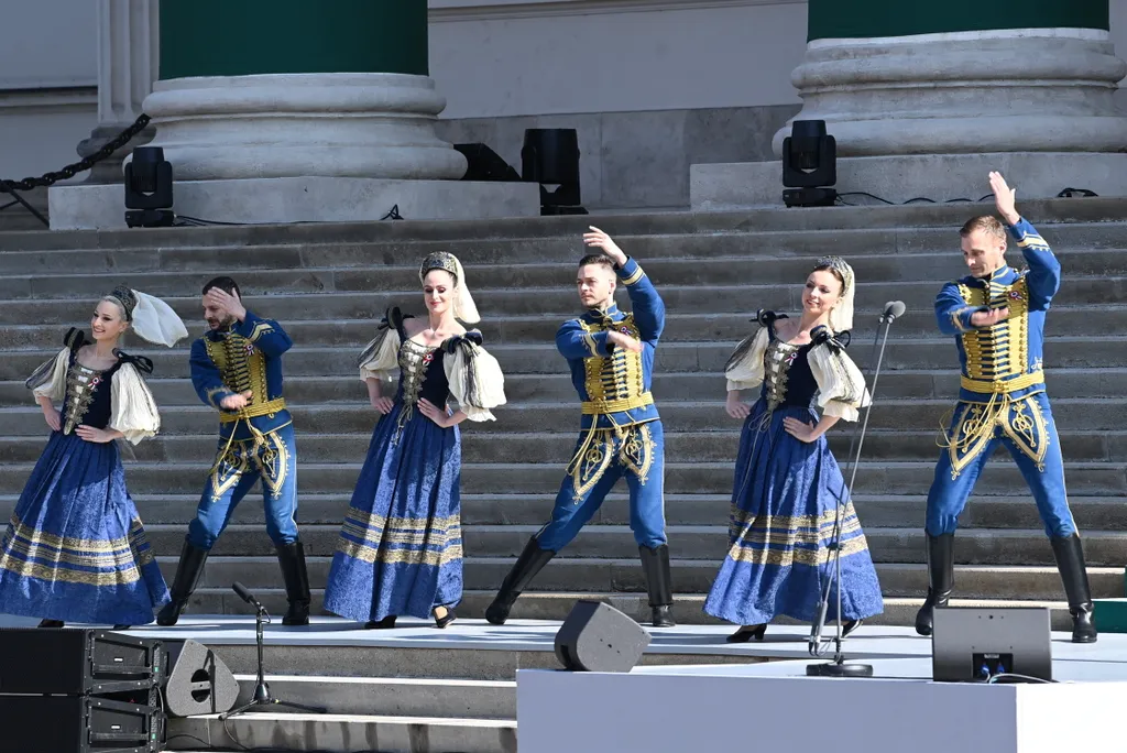 Március 15. - Állami díszünnepség a Múzeumkertben  
