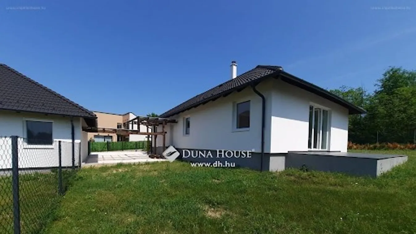 Költözzön Szadára, 4 szobás ikerházba