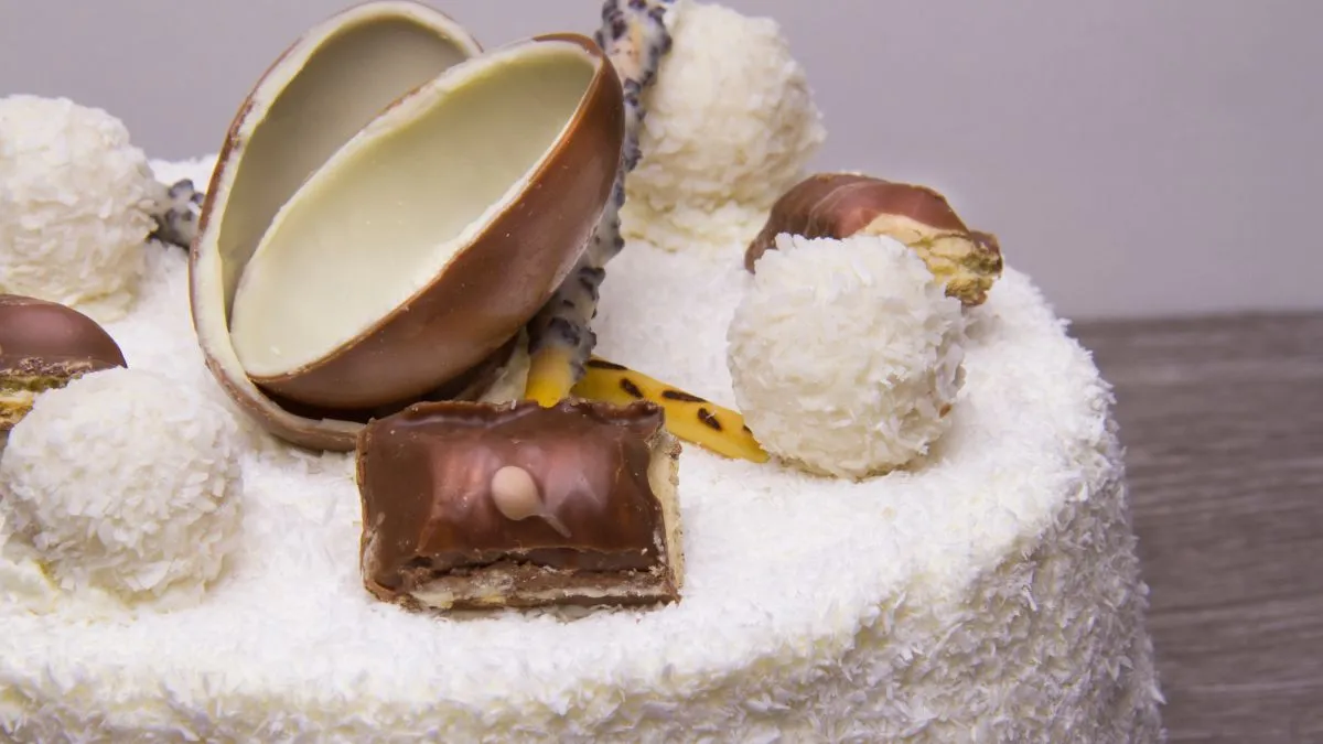 Coconut,Cake,With,Cream,Cheese,,Decorated,With,Coconut,Sweets,With