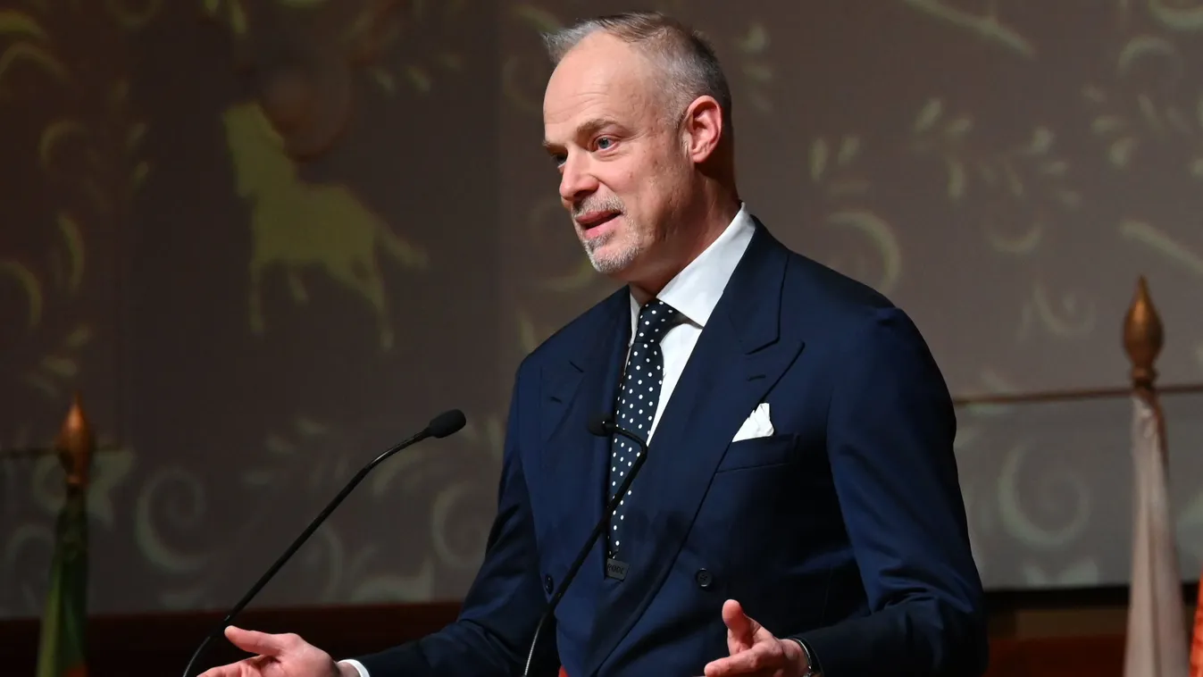 Jelentős béremelést jelentett be Szalay-Bobrovniczky Kristóf