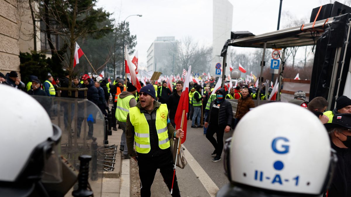 Hatalmas nyomás alatt a lengyel kormány: az év legnagyobb tüntetésére készülnek a gazdák