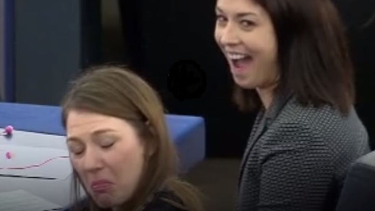 Cseh Katalin és Donáth Anna egymással versenyeznek