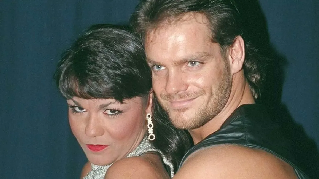 Holtan találták a WWE-sztárt a feleségével és a fiával