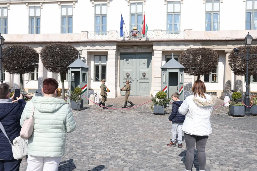 március 15, Nemzeti ünnep, Vár