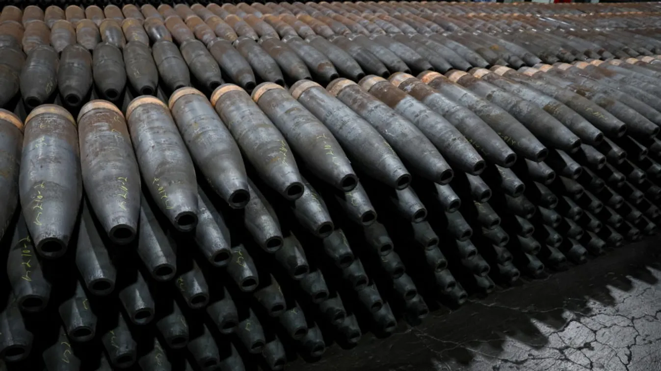 Újabb hatalmas lőszerszállítmányok Ukrajnának