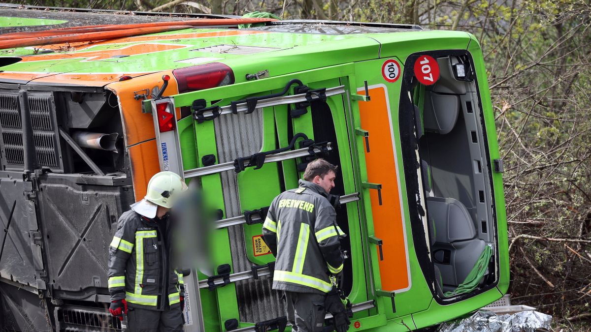 Most jött: Flixbus balesetezett az autópályán, sok a halott, rengeteg a sérült - megrázó fotók!