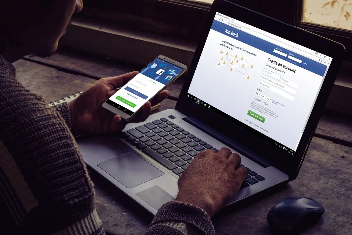 Bangkok.,Thailand.,June,10,,2017,:,A,Man,Holds,Phone