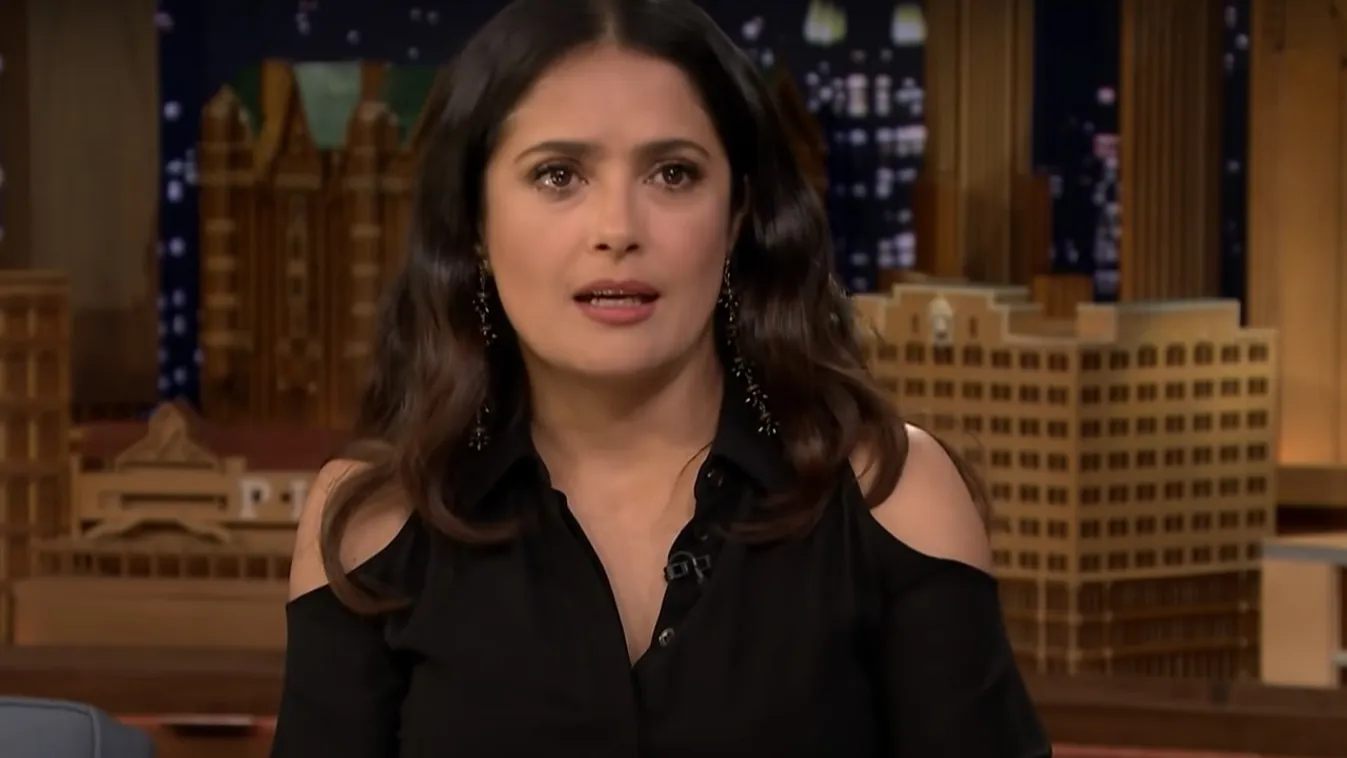 Nem tudta takargatni: kivillant Salma Hayek hatalmas melle