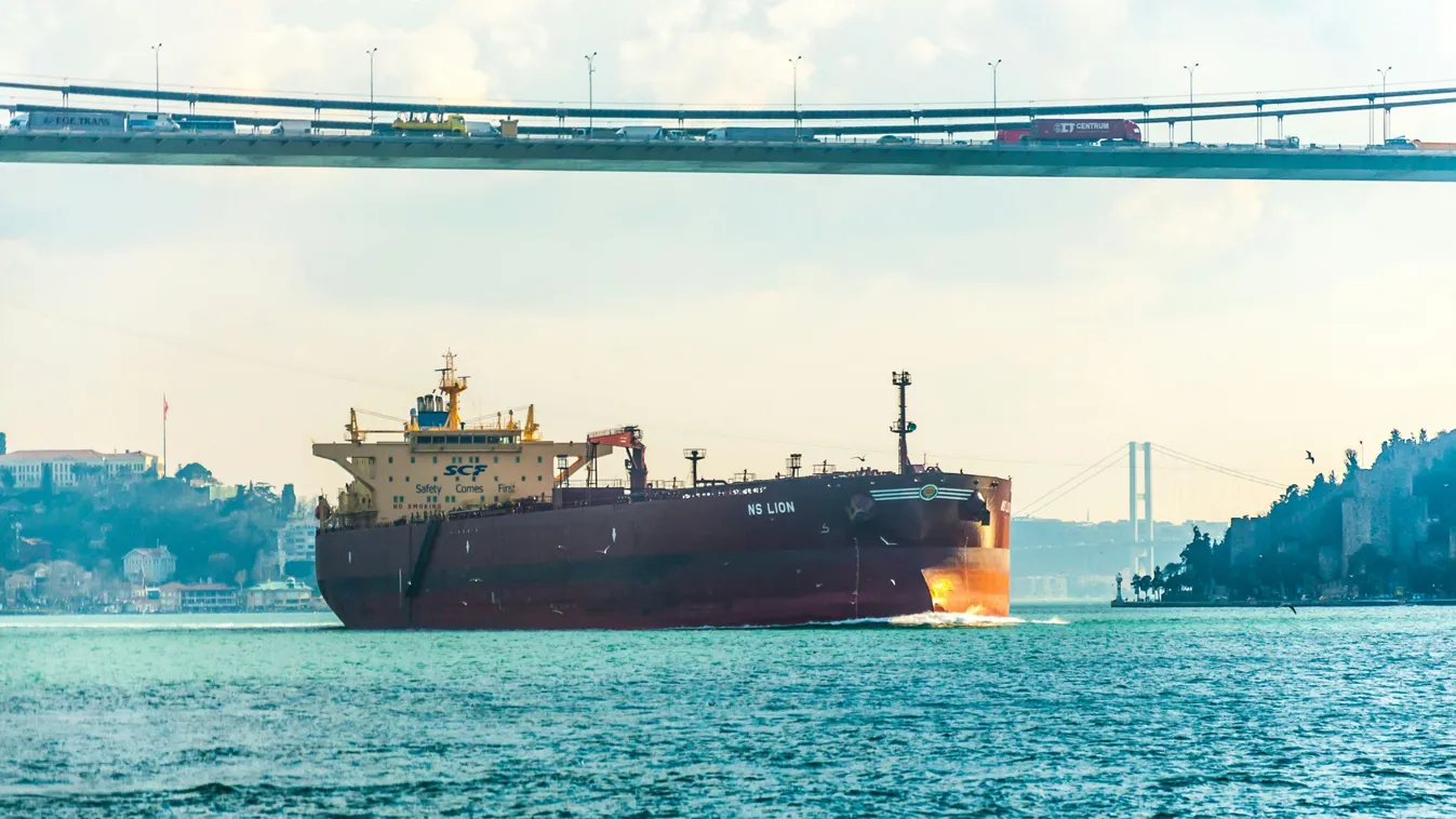 Horrorbaleset: összeomlott egy híd, sok autó a vízbe zuhant