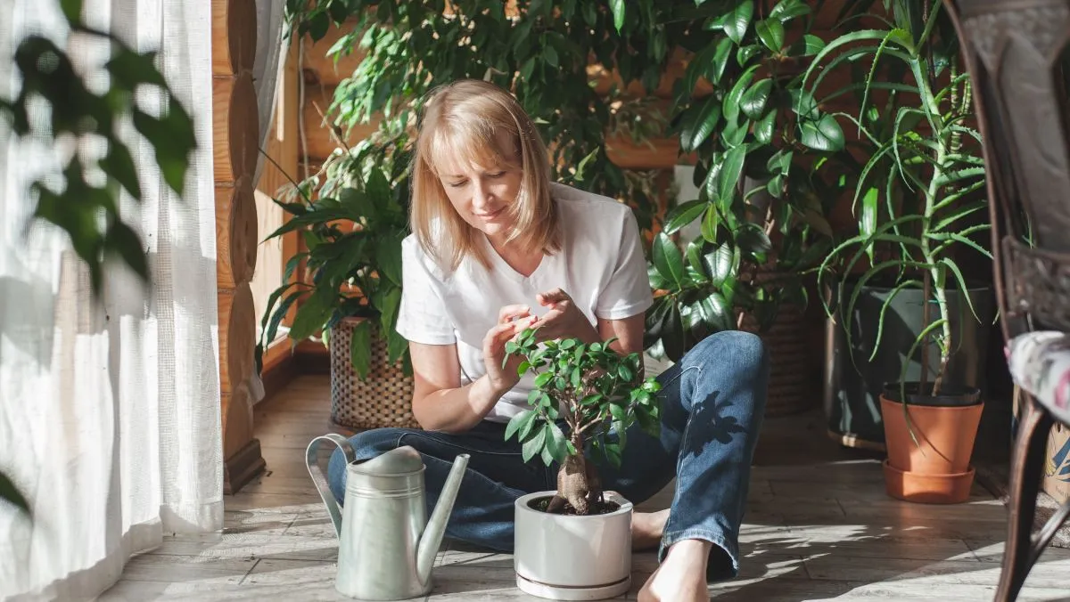 A,Beautiful,Blonde,Woman,In,Beige,Clothes,Takes,Care,Of növény