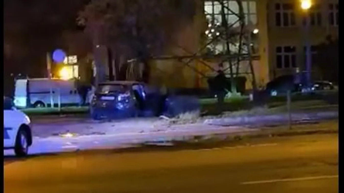 Villamosnak rohant, majd kigyulladt egy kocsi Szegeden