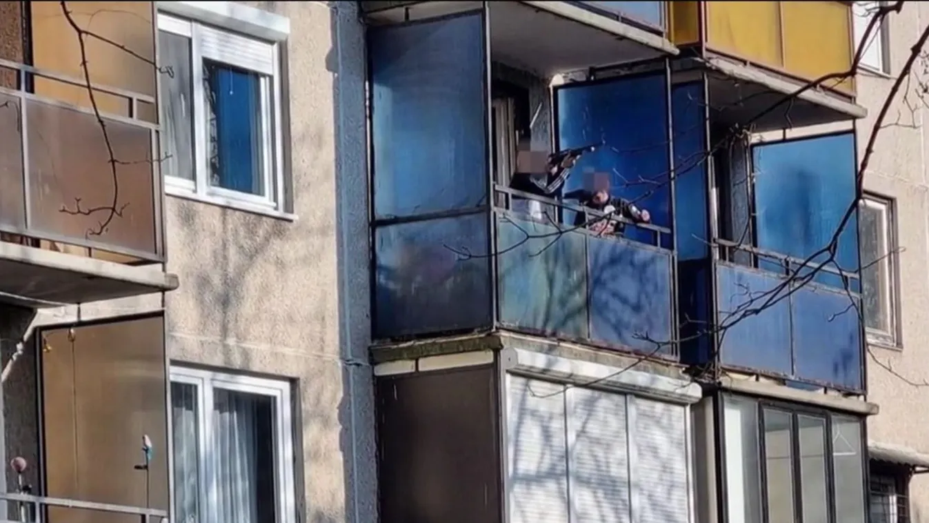 Az erkélyéről nyitott tüzet egy férfi Miskolcon