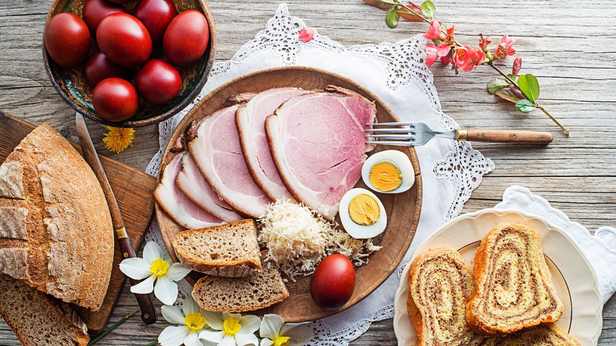 Easter,Traditional,Food,With,Ham,,Eggs,And,Bread.,Holidays,Background. húsvét