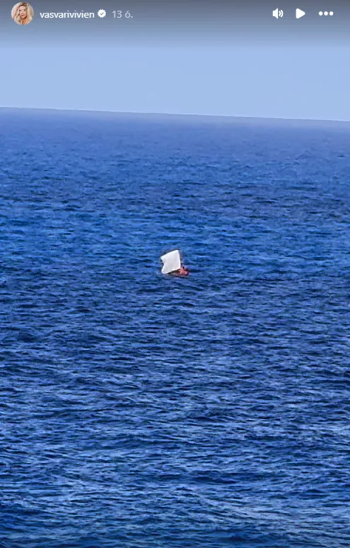 Vasvári Vivienék közelében a menekült hajó.