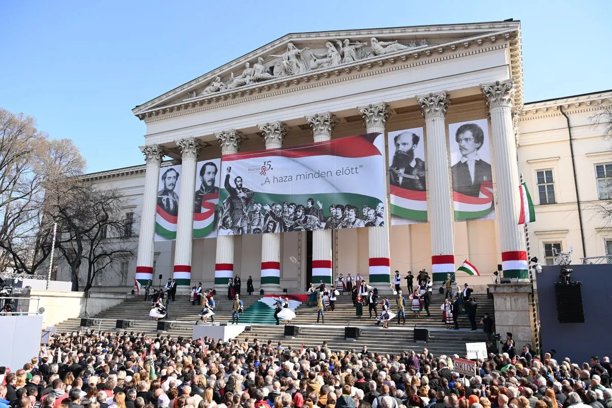 Március 15. - Állami díszünnepség a Múzeumkertben  
