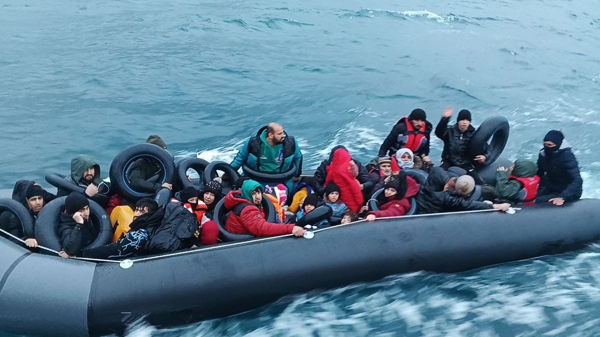 Elsüllyedt egy migránshajó