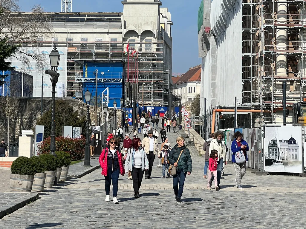 március 15, Nemzeti ünnep, Vár