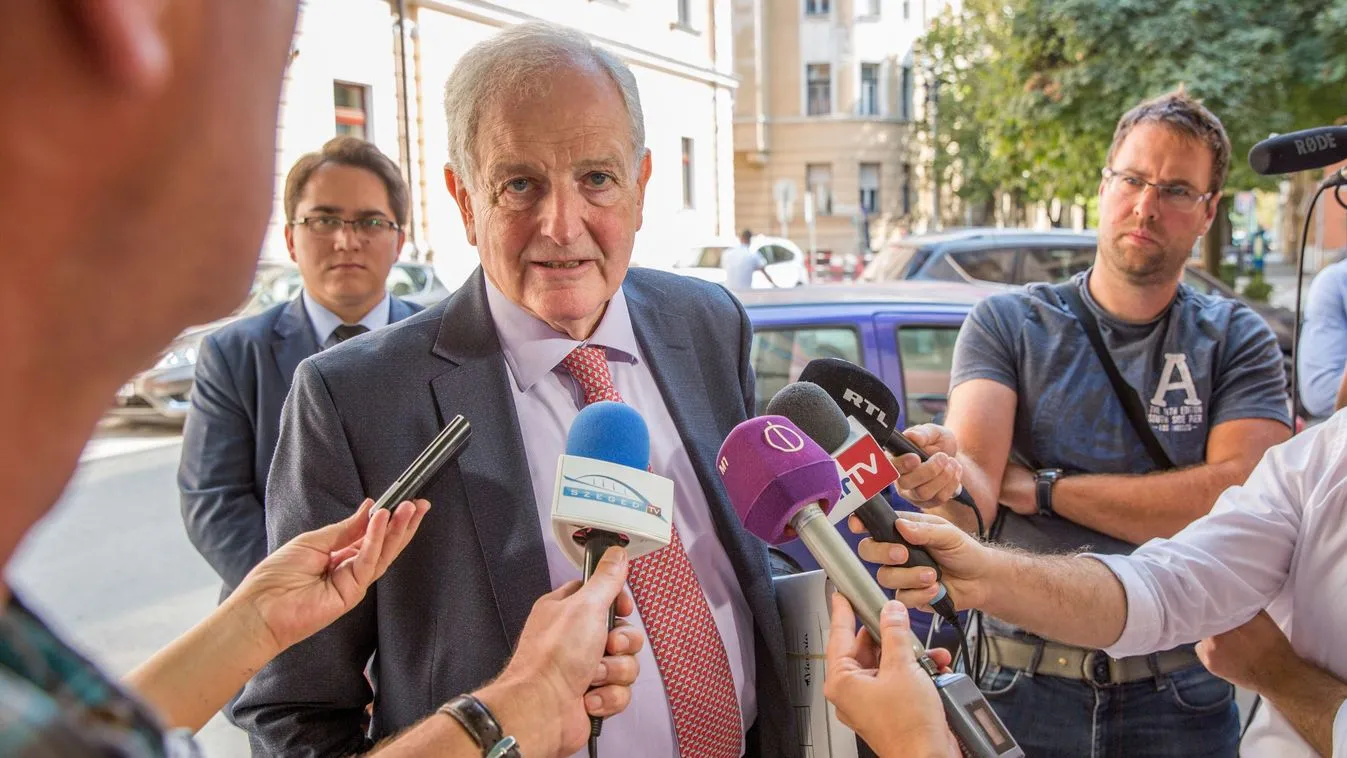 Gyurcsány kedvenc jogásza áll Magyar Péter mellett